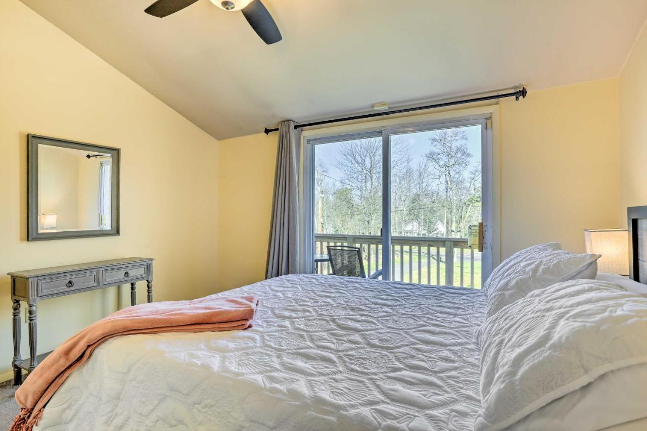 Peaceful Poconos Home With Lake And Pool Access! Long Pond 외부 사진