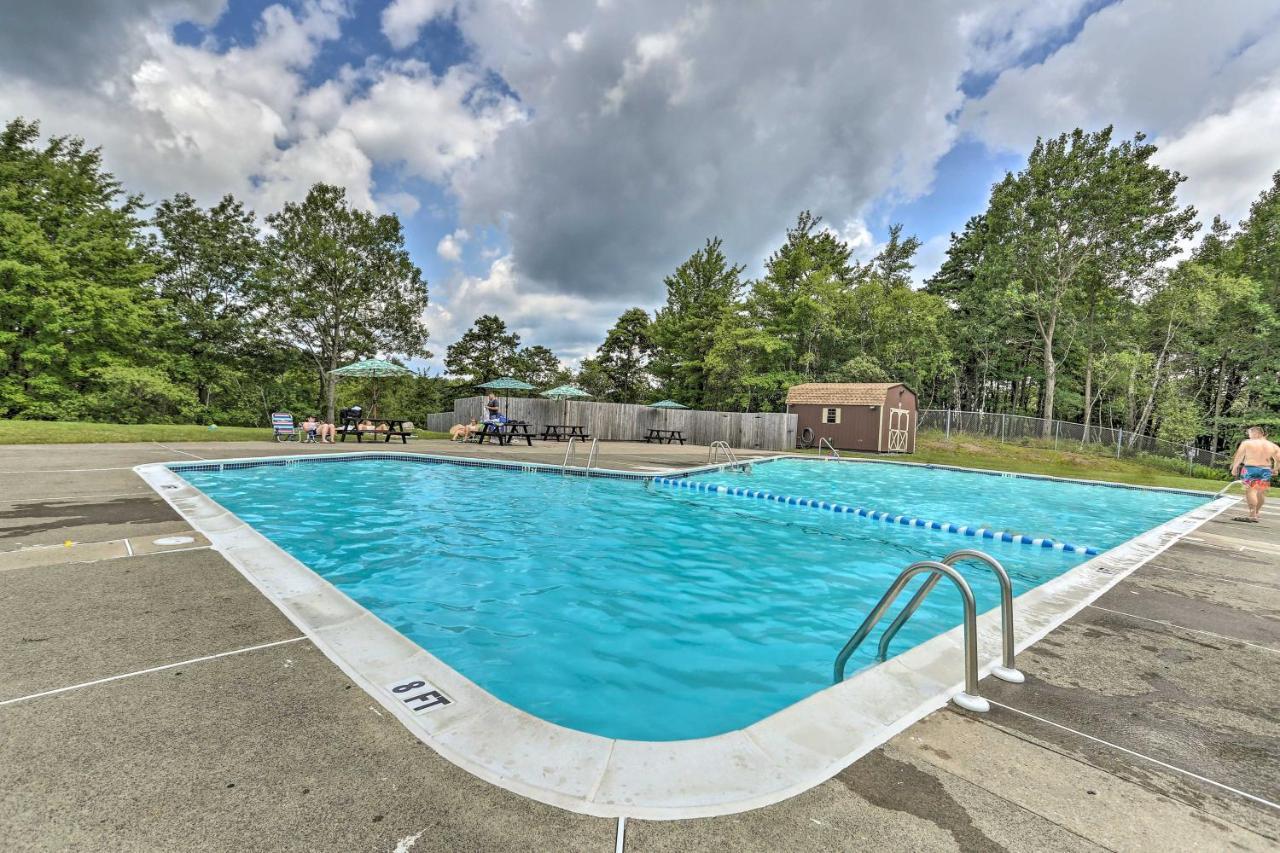 Peaceful Poconos Home With Lake And Pool Access! Long Pond 외부 사진