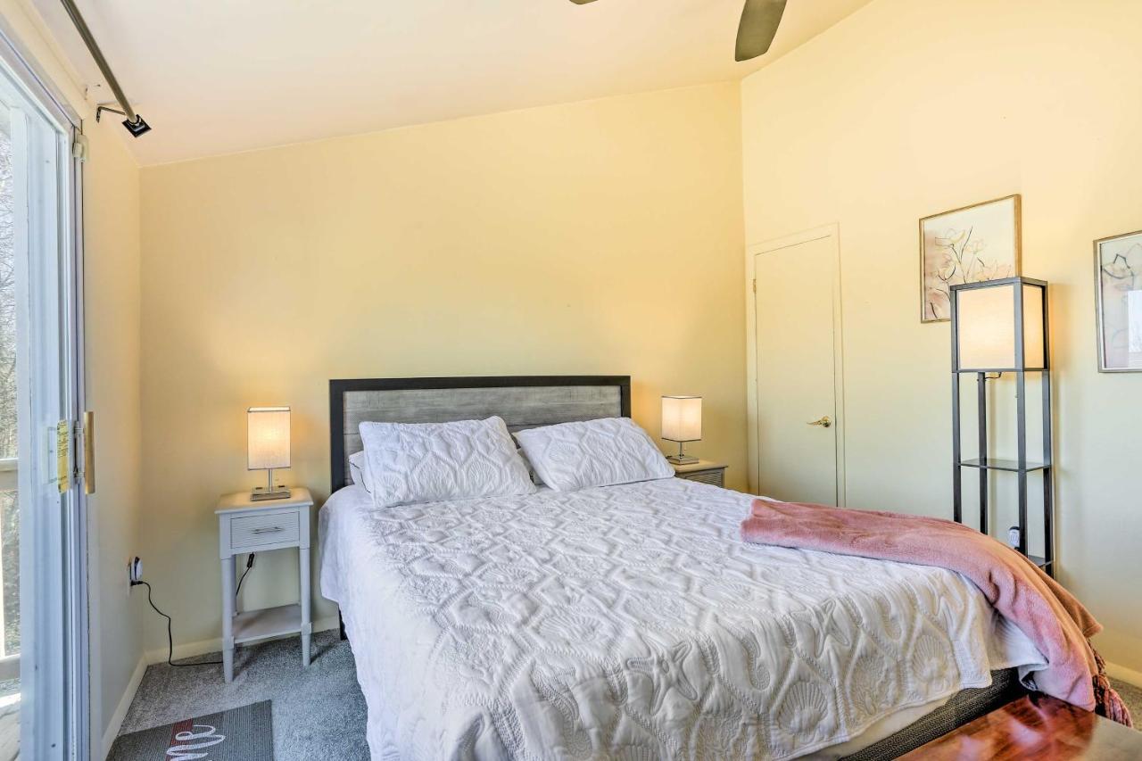 Peaceful Poconos Home With Lake And Pool Access! Long Pond 외부 사진