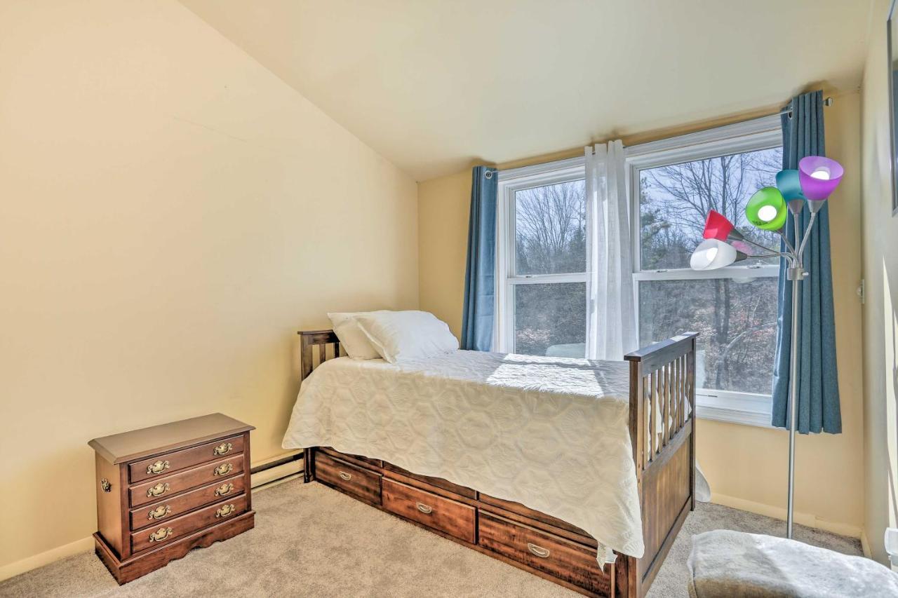 Peaceful Poconos Home With Lake And Pool Access! Long Pond 외부 사진